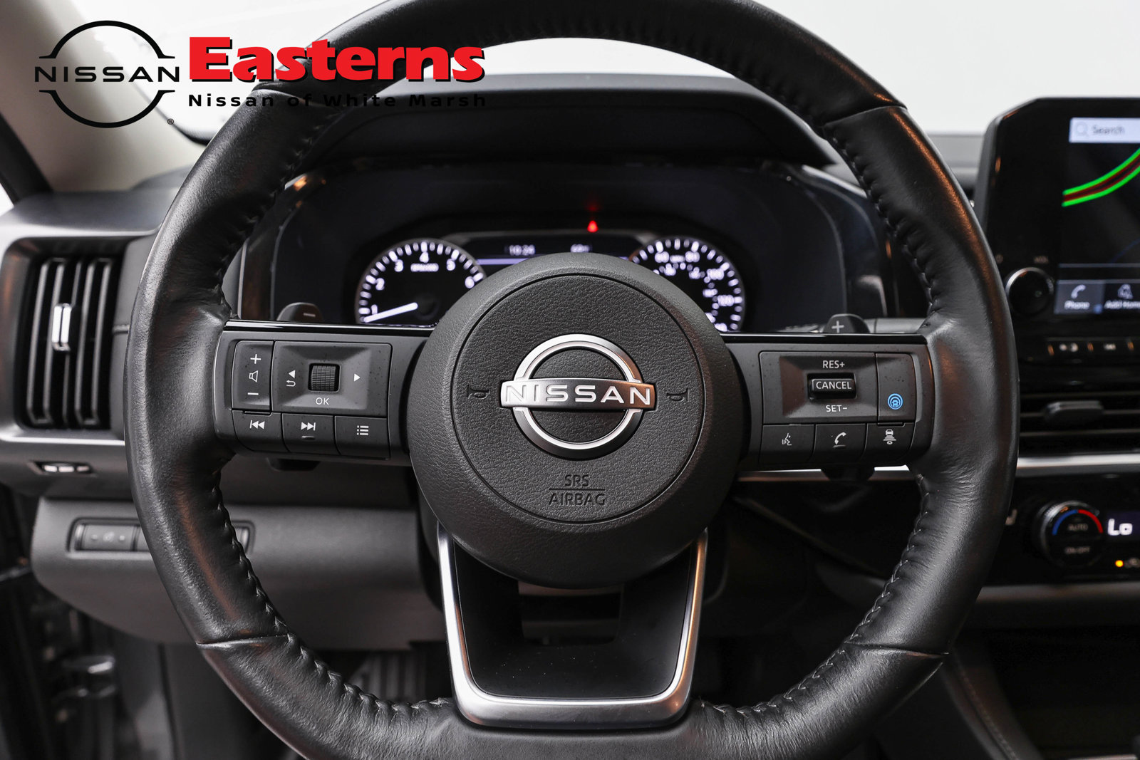 Used 2024 Nissan Pathfinder SL AWD/4WD image 10