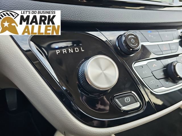 Used 2023 Chrysler Pacifica Touring-L FWD image 15