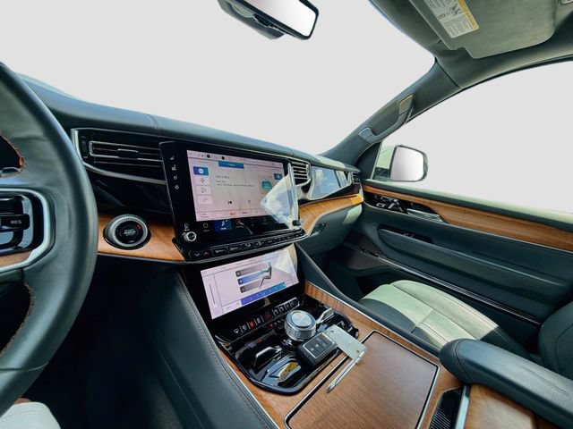 Used 2022 Jeep Grand Wagoneer Series II w/ Convenience Group III AWD/4WD image 30