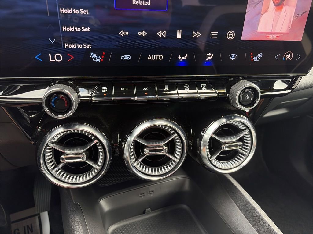 Used 2024 Chevrolet Blazer EV LT image 33