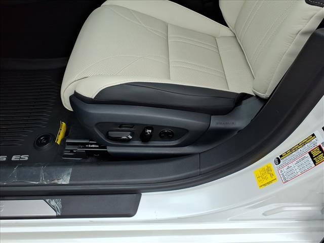 New 2025 Lexus ES 300h Ultra Luxury image 12