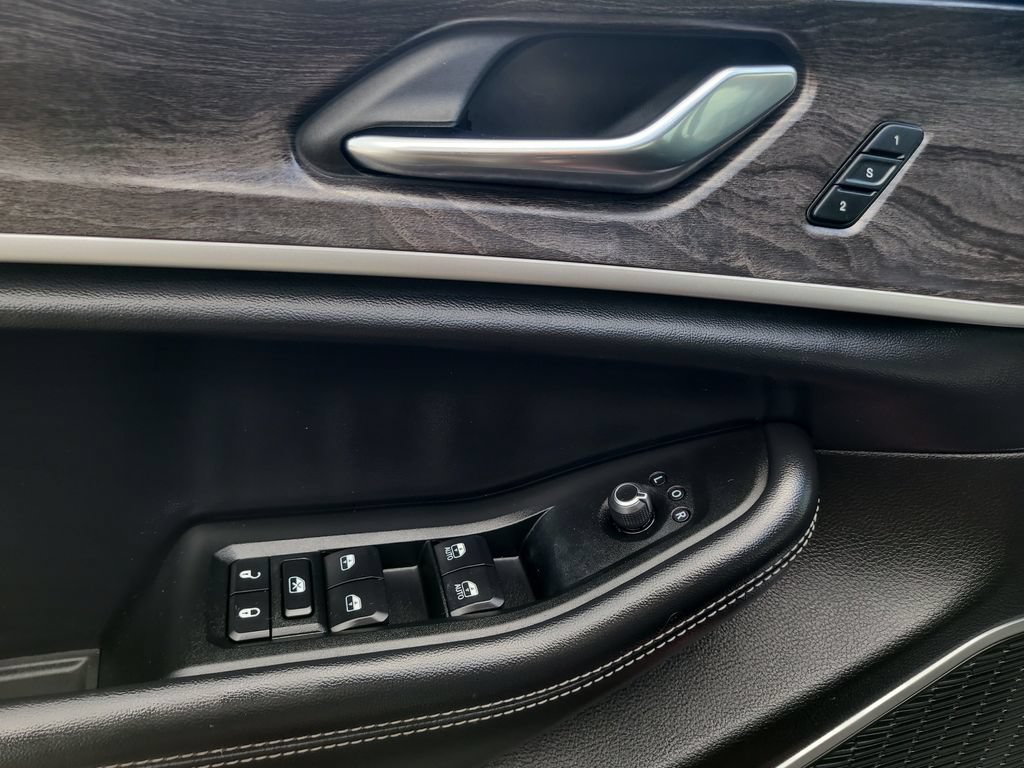 Certified 2021 Jeep Grand Cherokee L Limited RWD image 22