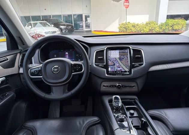 Used 2023 Volvo XC90 B6 Ultimate w/ Protection Package Premier image 8