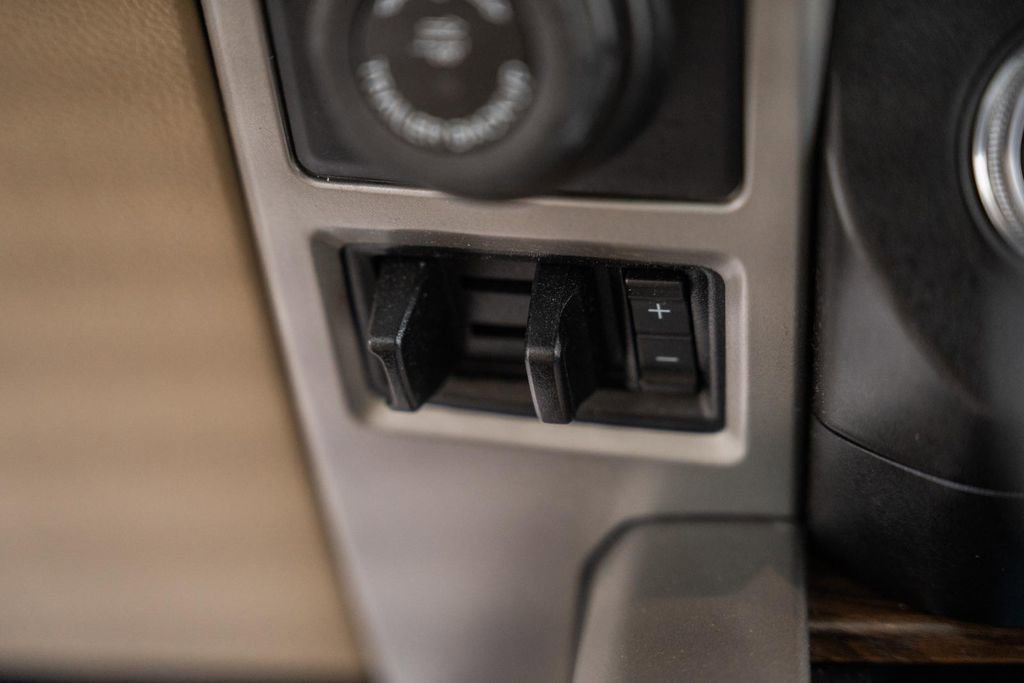 Used 2018 Ford F150 Lariat w/ Equipment Group 502A Luxury image 29