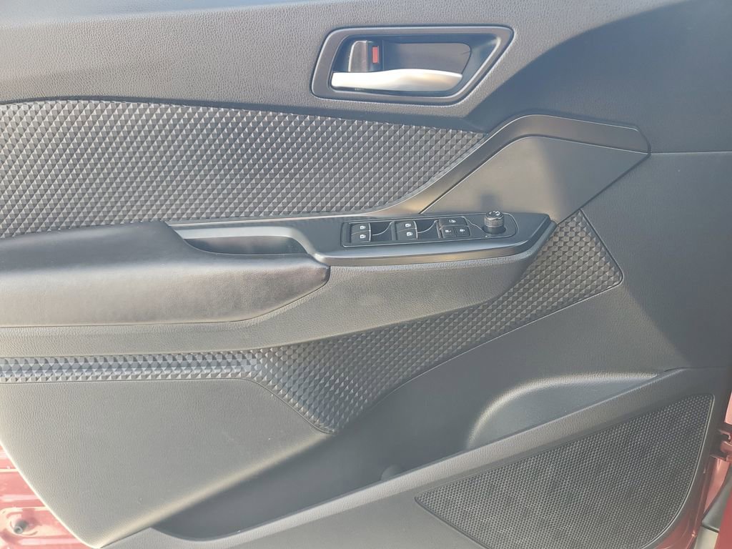 Used 2018 Toyota C-HR XLE image 21