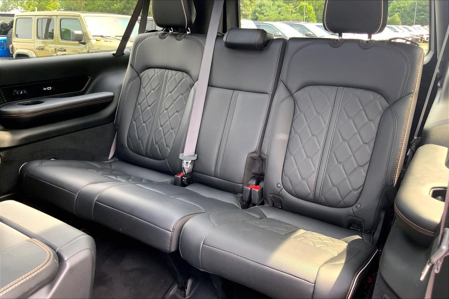 Certified 2025 Jeep Grand Wagoneer L Series III w/ Rear Seat Video Group 1 AWD/4WD image 9