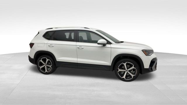 Certified 2025 Volkswagen Taos SEL image 10