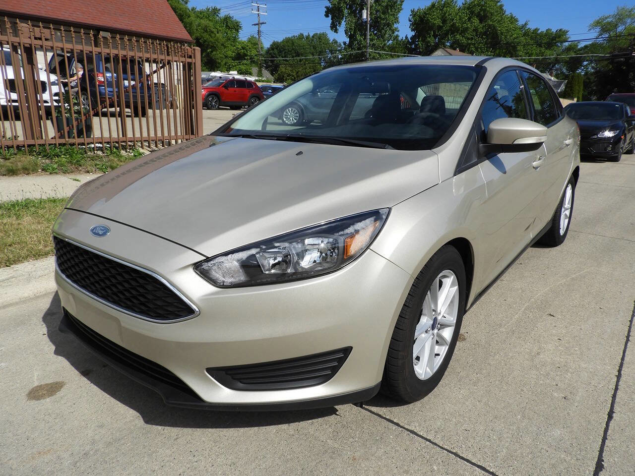 Used 2017 Ford Focus SE FWD image 4