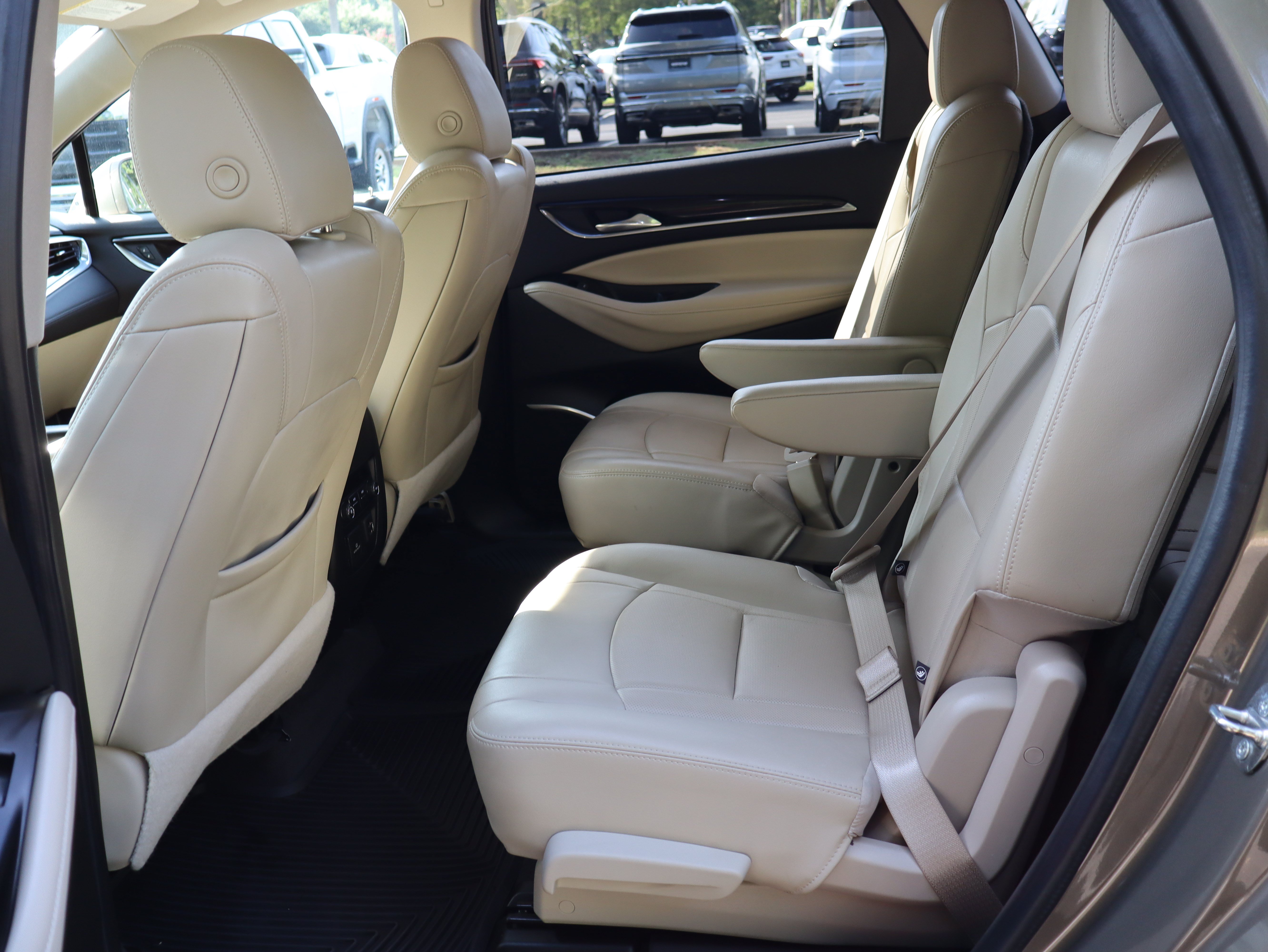 Used 2020 Buick Enclave Essence w/ Sound and Sites Package FWD image 45
