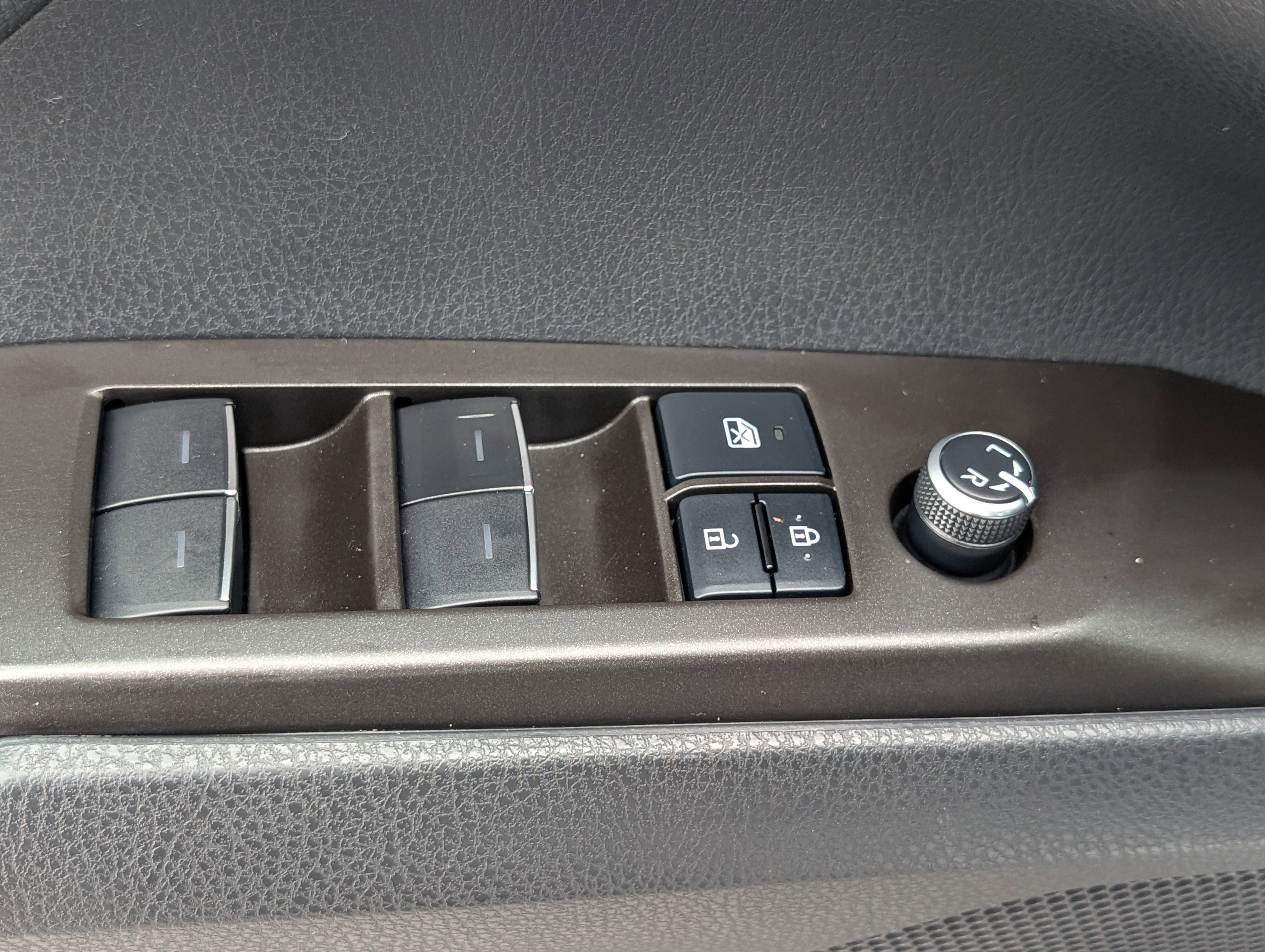 Used 2022 Toyota Camry XSE image 18