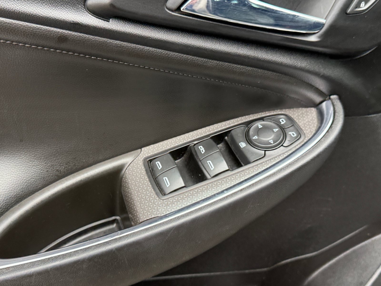 Used 2017 Chevrolet Malibu LT w/ Leather Package FWD image 13
