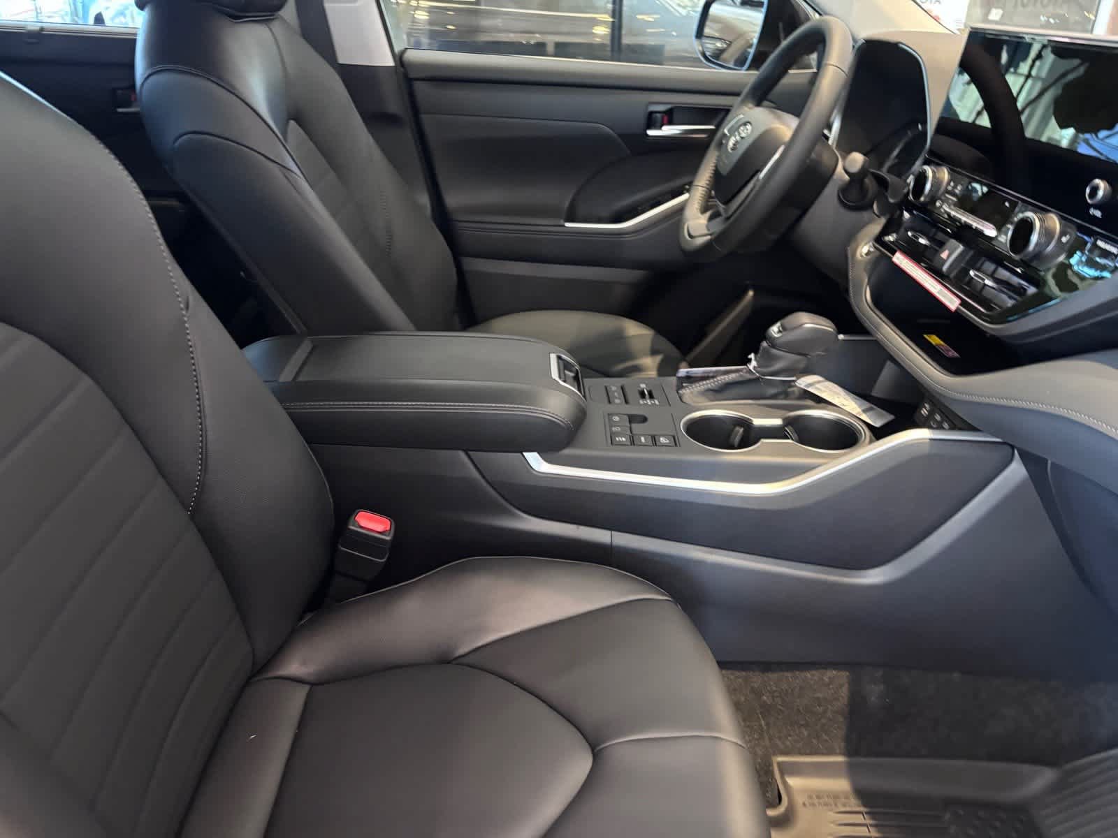 New 2026 Toyota Highlander XLE AWD/4WD image 8