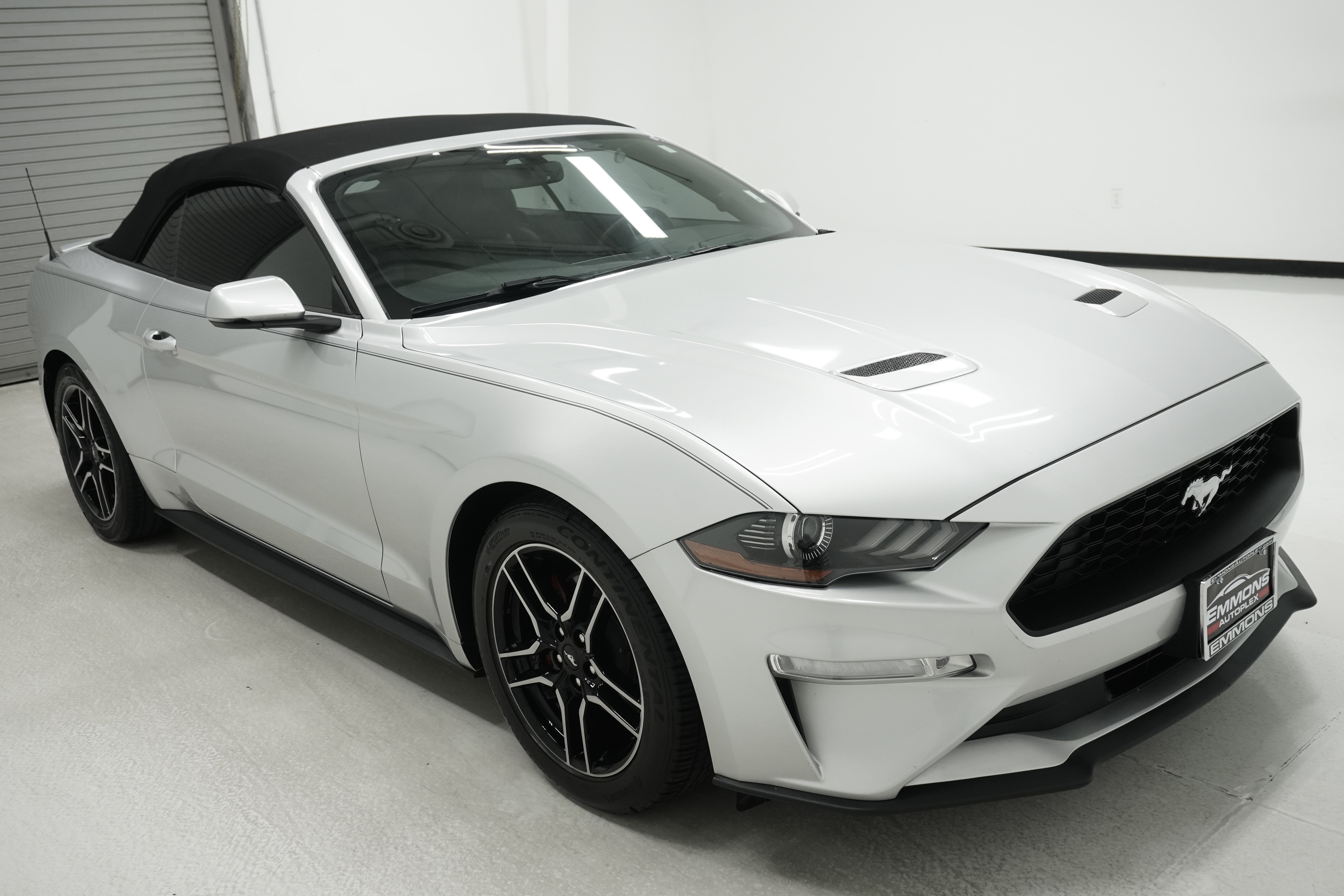 Used 2019 Ford Mustang Premium RWD image 3