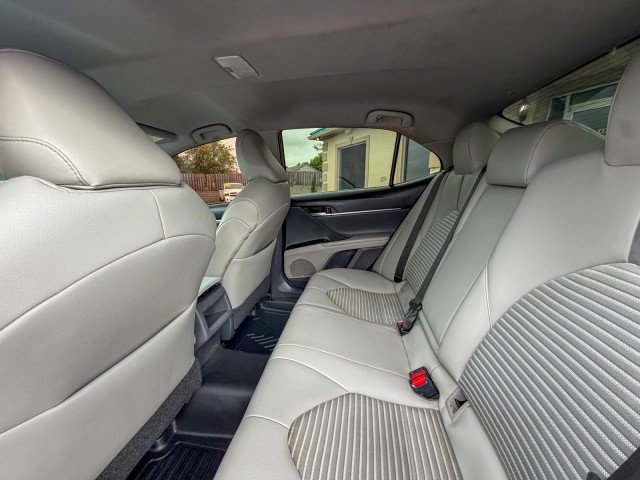 Used 2018 Toyota Camry SE FWD image 6