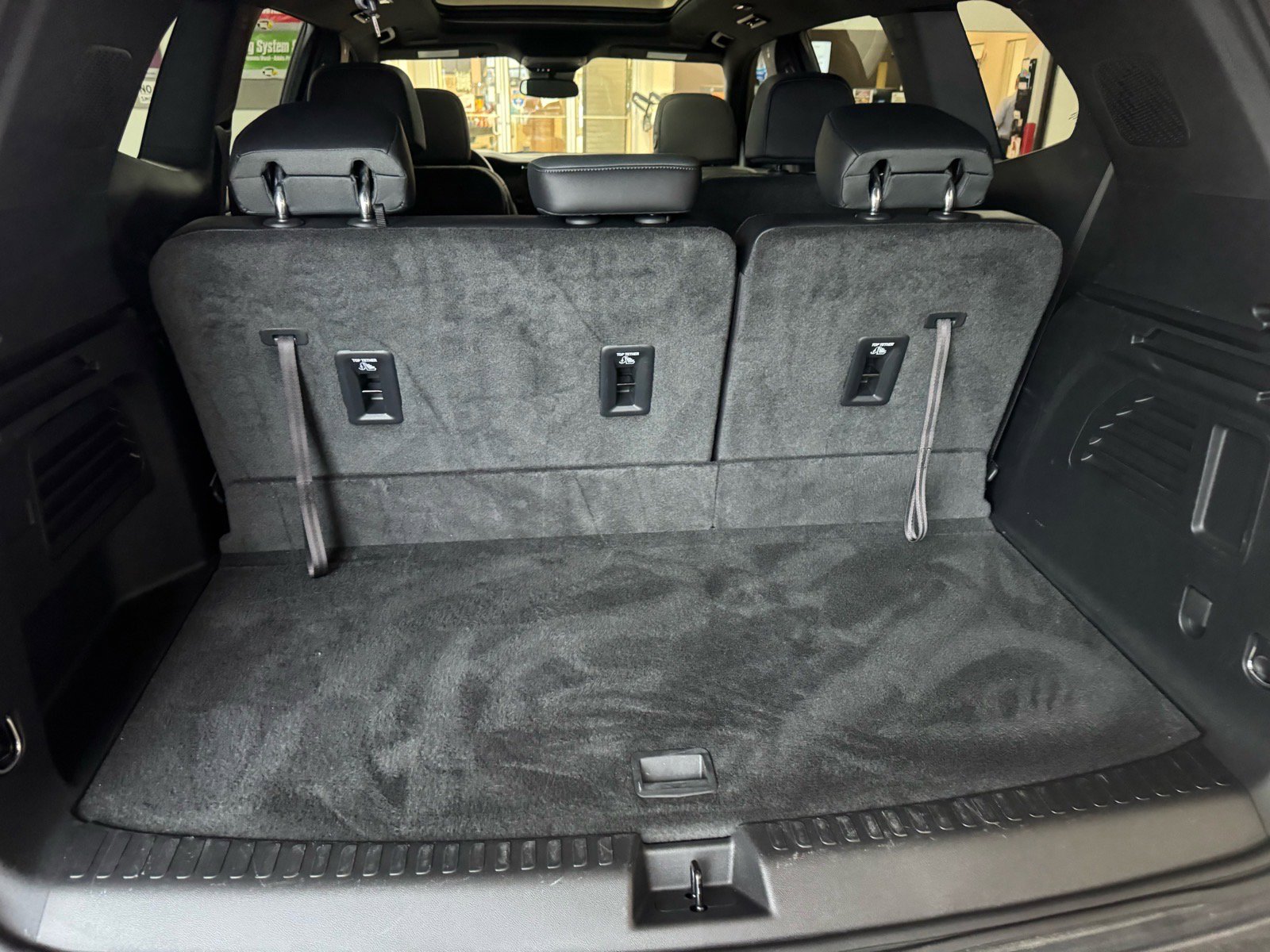 Used 2024 GMC Acadia AT4 w/ Luxury Package image 9