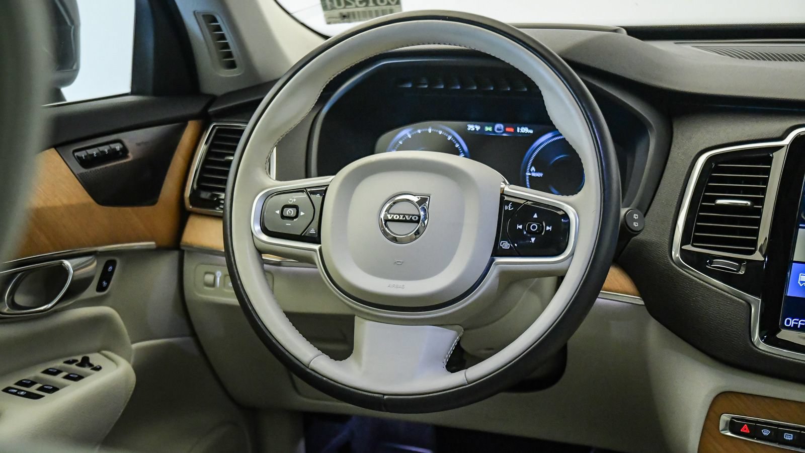 Used 2022 Volvo XC90 T8 Inscription Expression w/ Advanced Package AWD/4WD image 13