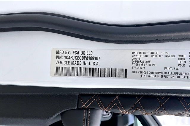 Used 2023 Jeep Grand Cherokee L Summit w/ Advanced Protech Group IV image 41