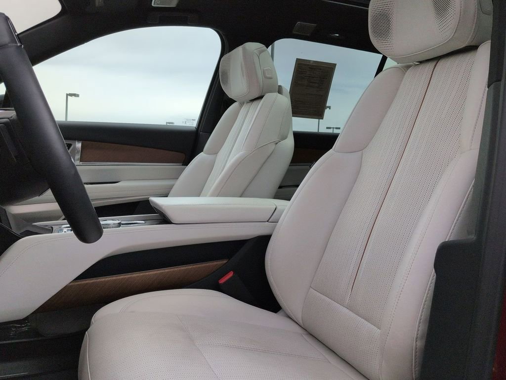 Certified 2026 Cadillac Vistiq Sport image 22