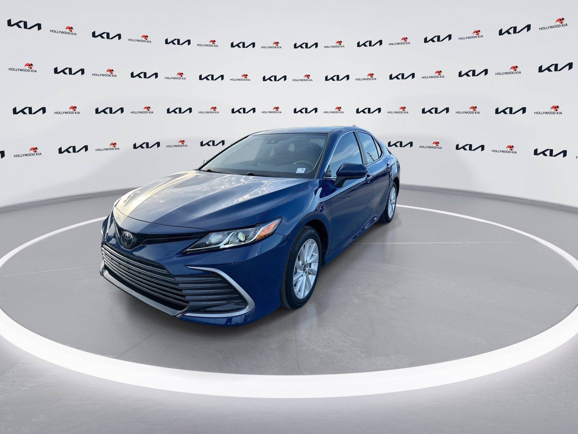 Used 2024 Toyota Camry LE FWD image 4