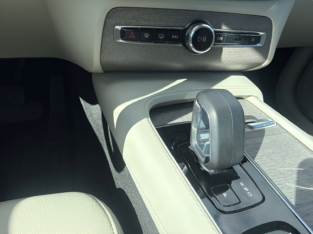Used 2023 Volvo XC90 B6 Plus w/ Protection Package Premier AWD/4WD image 16