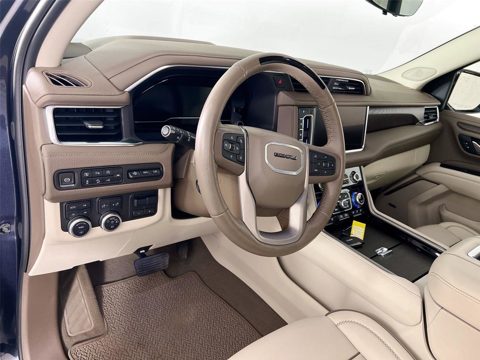 Used 2024 GMC Yukon Denali w/ Denali Reserve Package AWD/4WD image 10