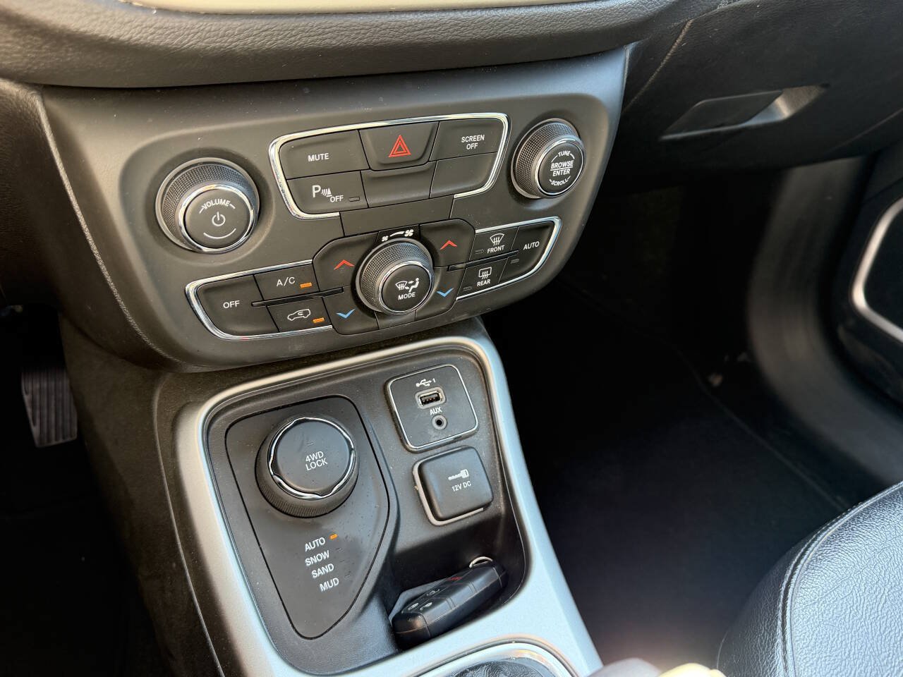 Used 2020 Jeep Compass Sport AWD/4WD image 24