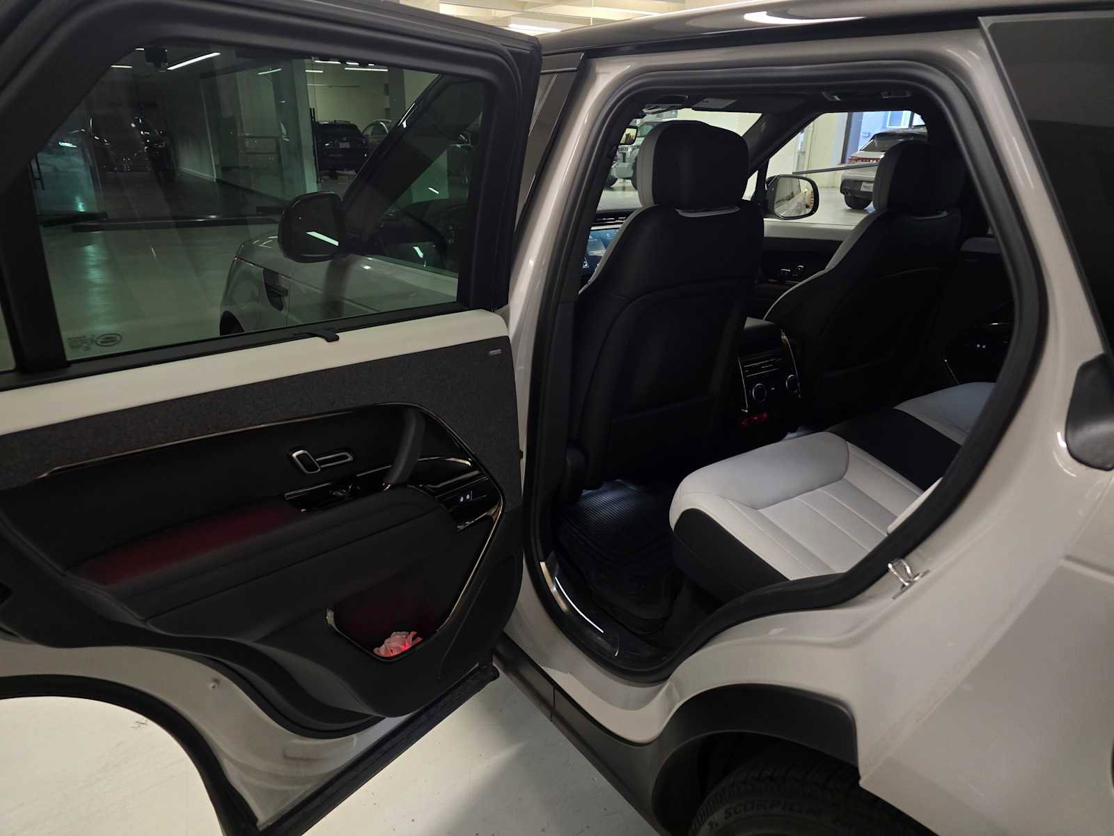 Used 2025 Land Rover Range Rover Sport Autobiography image 17