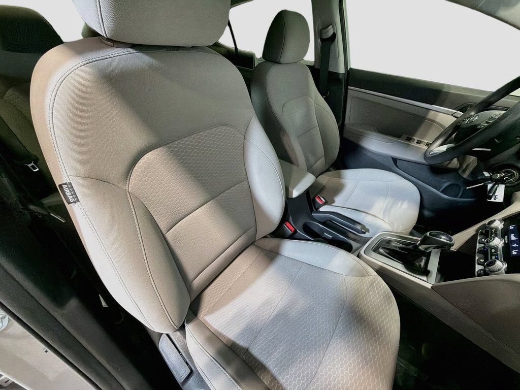 Used 2020 Hyundai Elantra SE FWD image 25