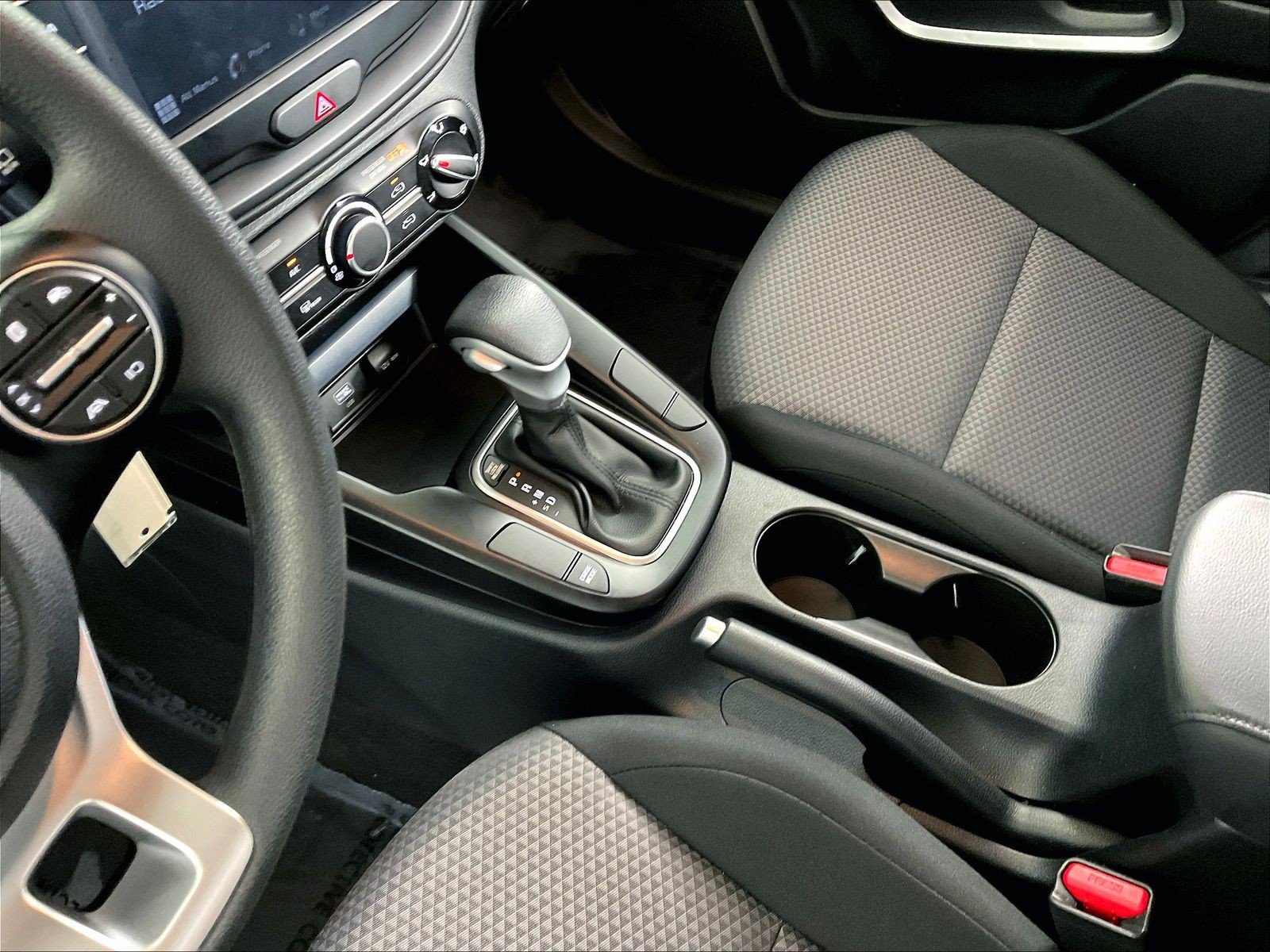 Used 2025 Kia Soul LX w/ LX Technology Package FWD image 16