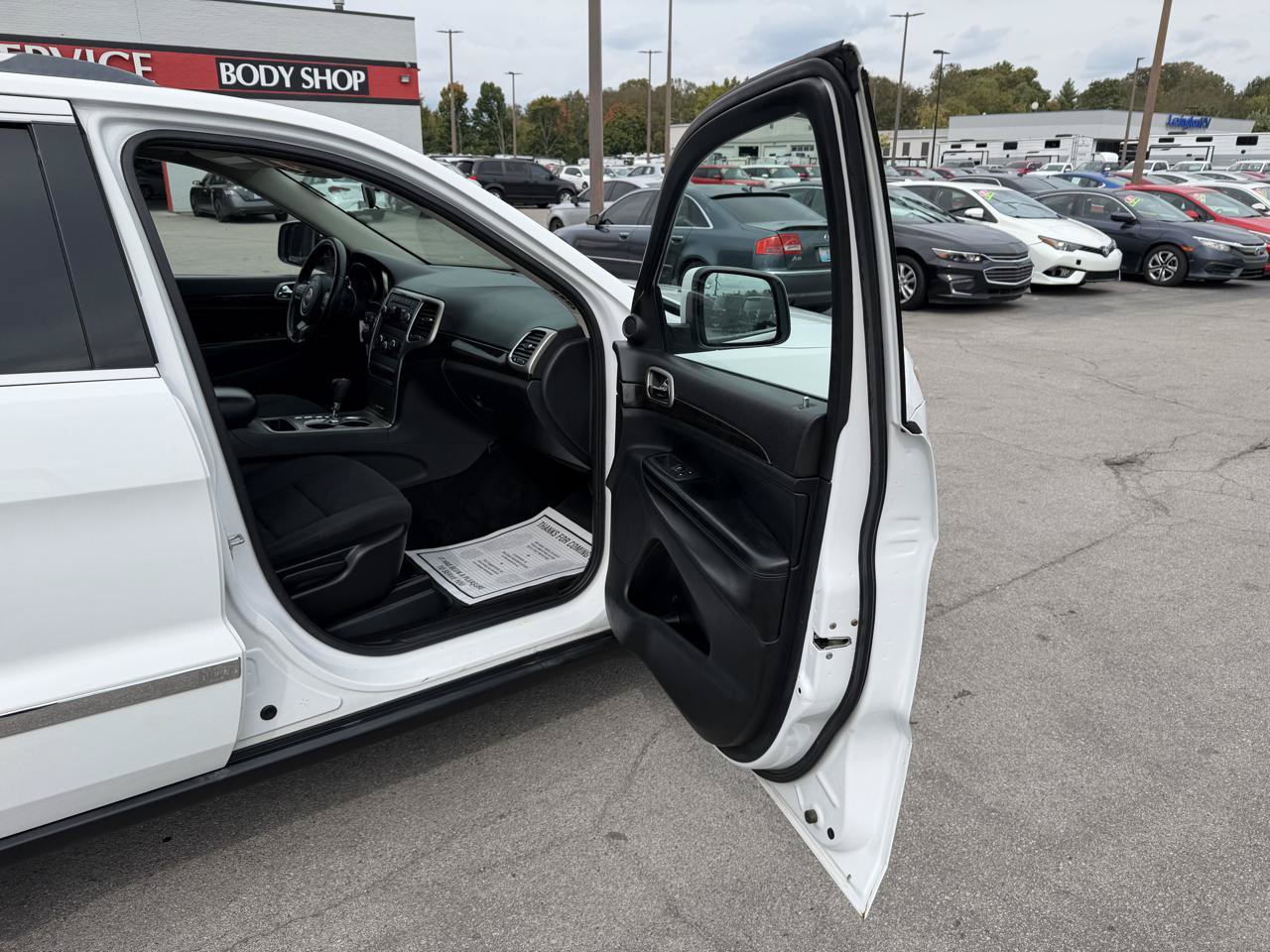 Used 2013 Jeep Grand Cherokee Laredo w/ Laredo E Group AWD/4WD image 9