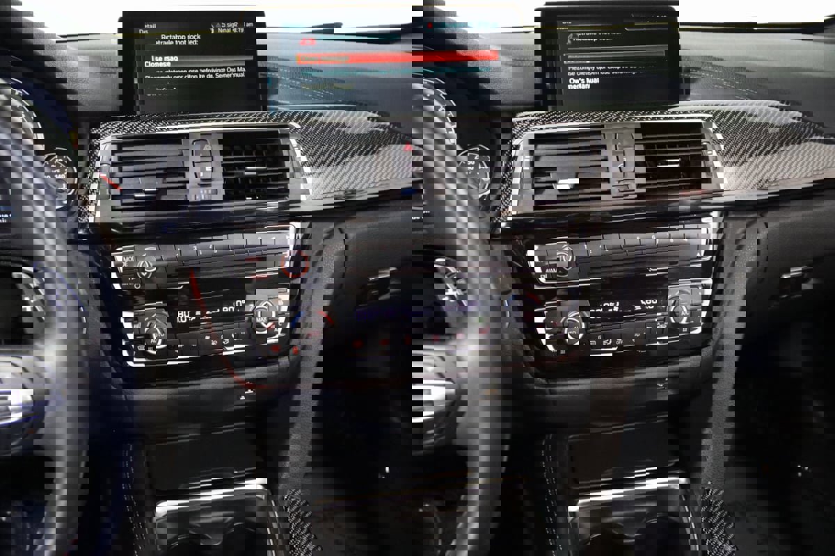 Used 2018 BMW M4 Convertible image 55