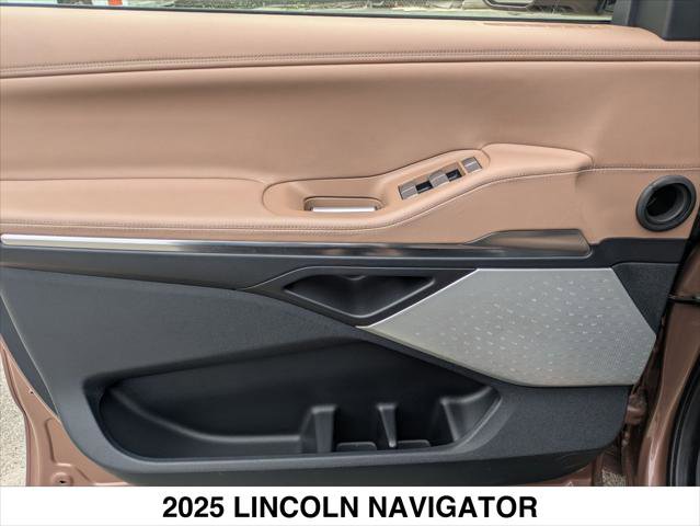 Used 2025 Lincoln Navigator Black Label AWD/4WD image 10