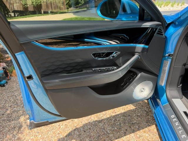 Used 2025 Bentley Flying Spur Plug-In Hybrid AWD/4WD image 25