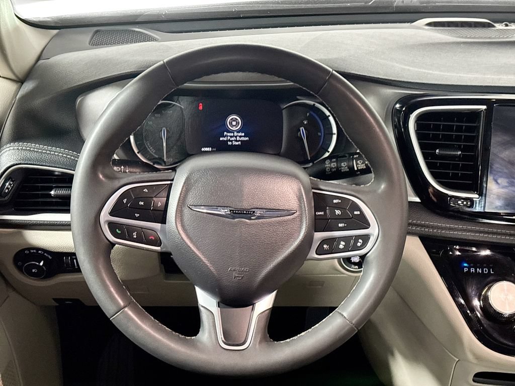 Used 2023 Chrysler Pacifica Touring-L FWD image 13