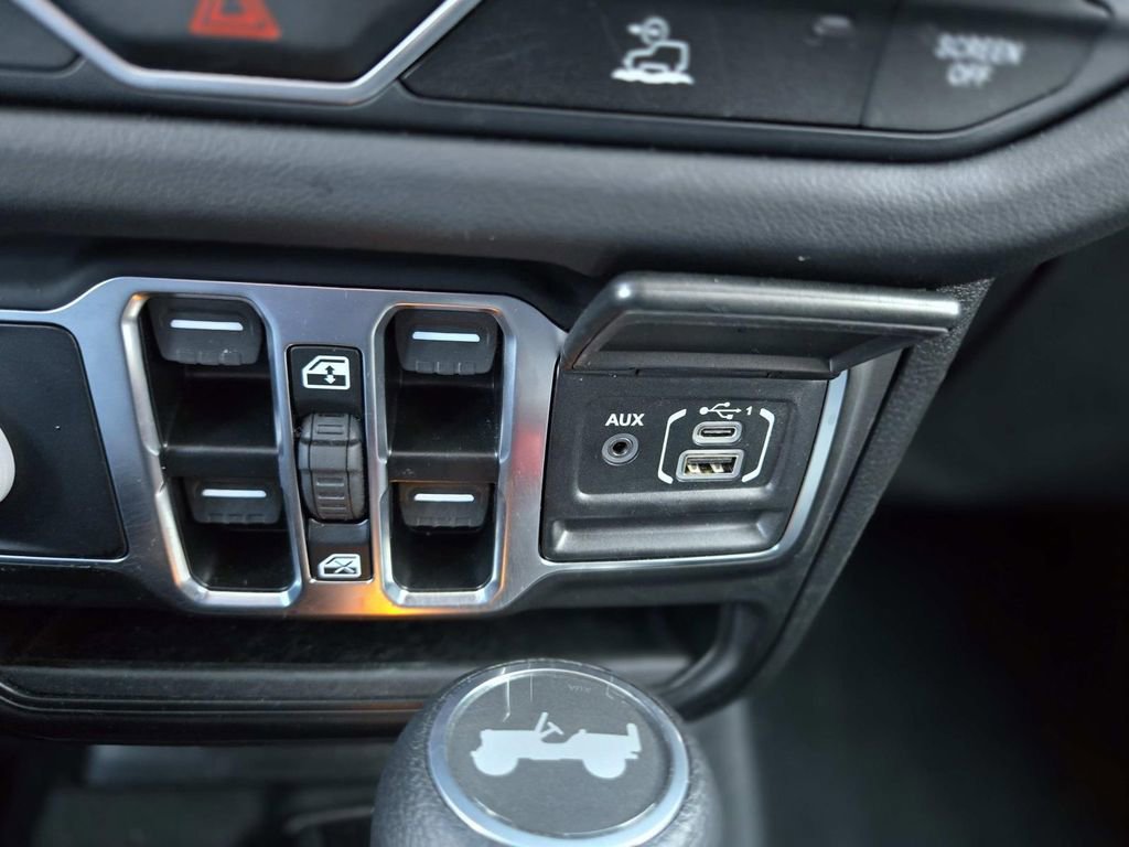 Used 2025 Jeep Wrangler Unlimited Sahara image 31