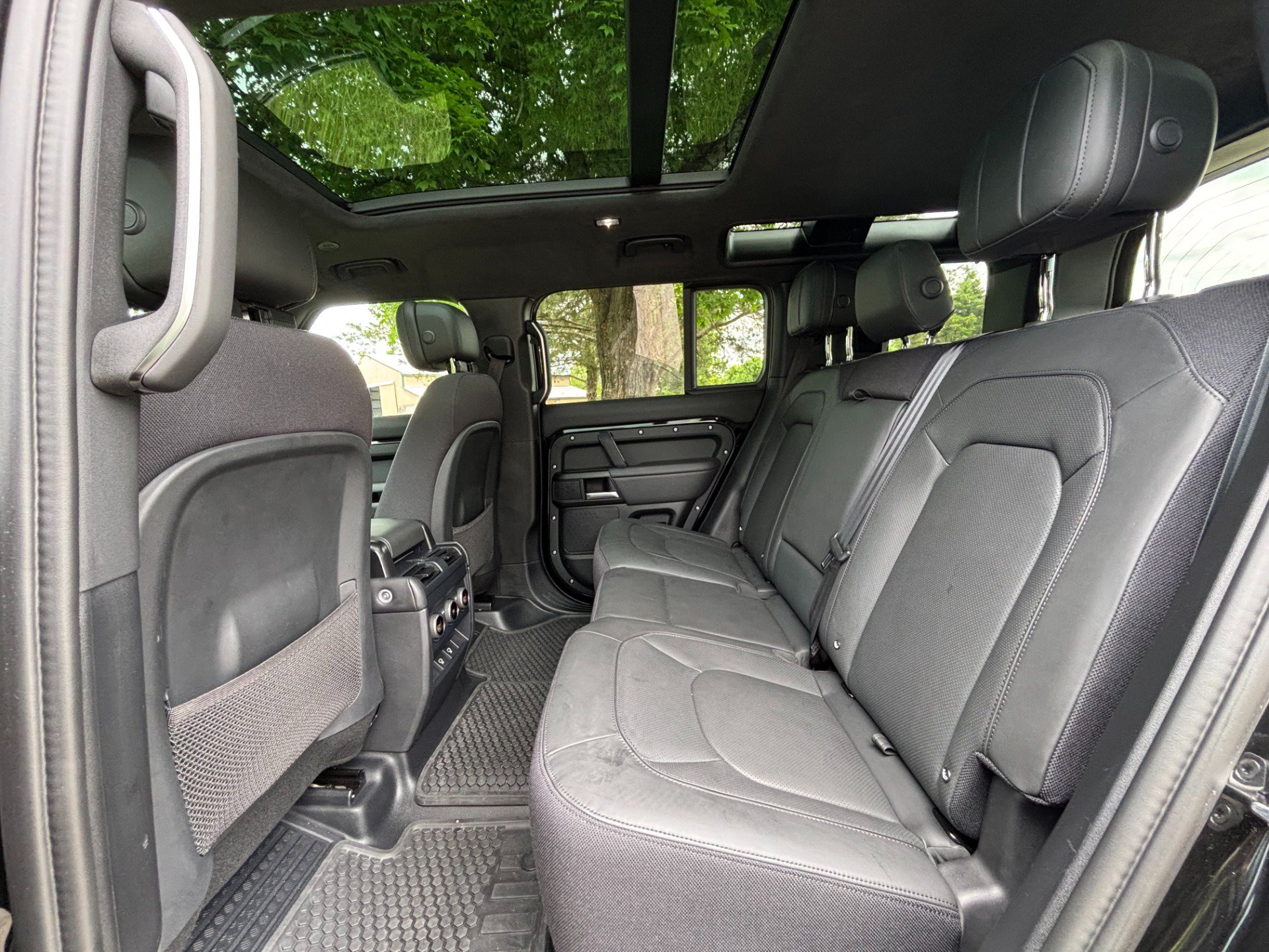 Used 2025 Land Rover Defender 110 V8 AWD/4WD image 15