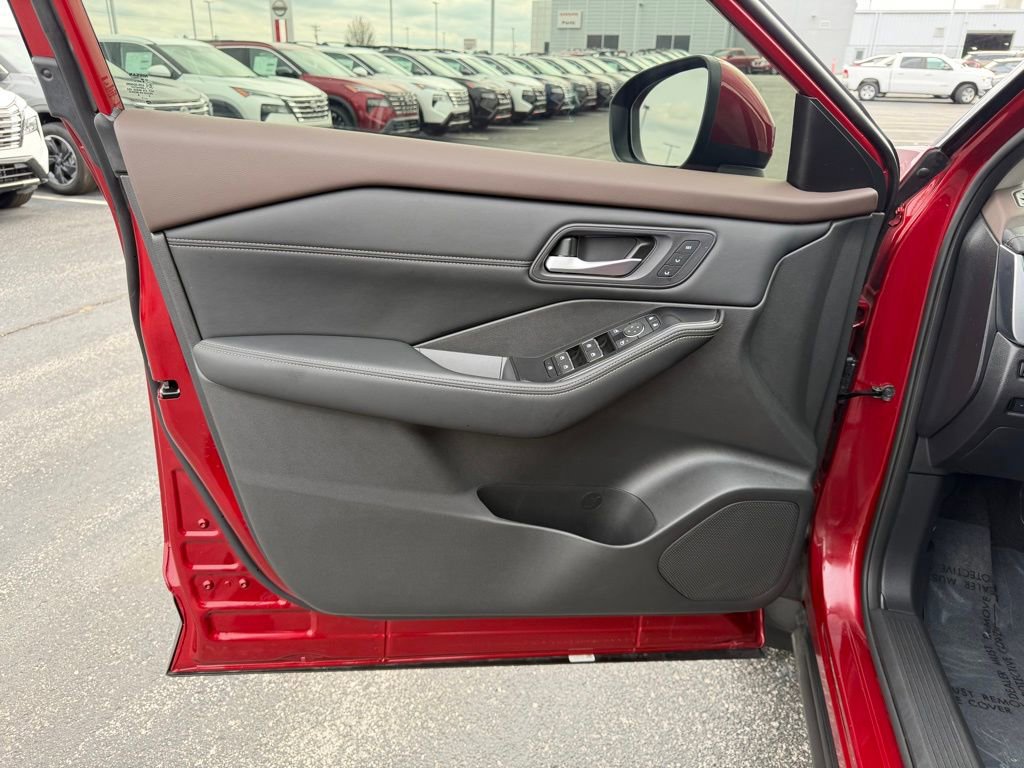 Used 2023 Nissan Rogue SL w/ SL Premium Package image 13