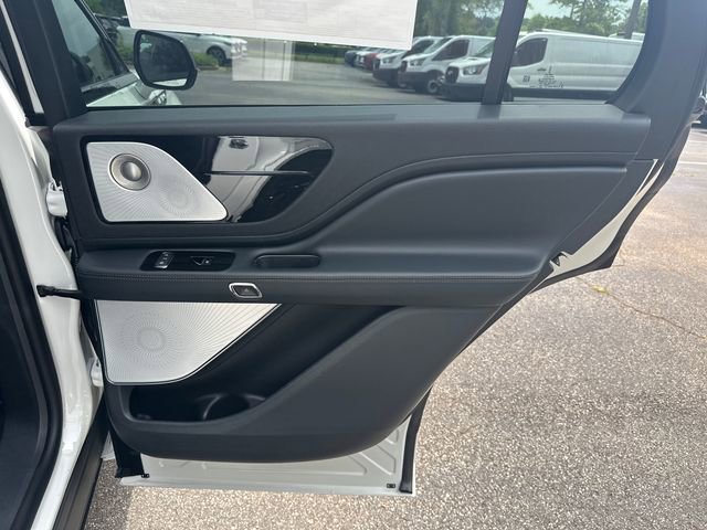 New 2026 Lincoln Aviator Reserve w/ Luxury Package AWD/4WD image 16
