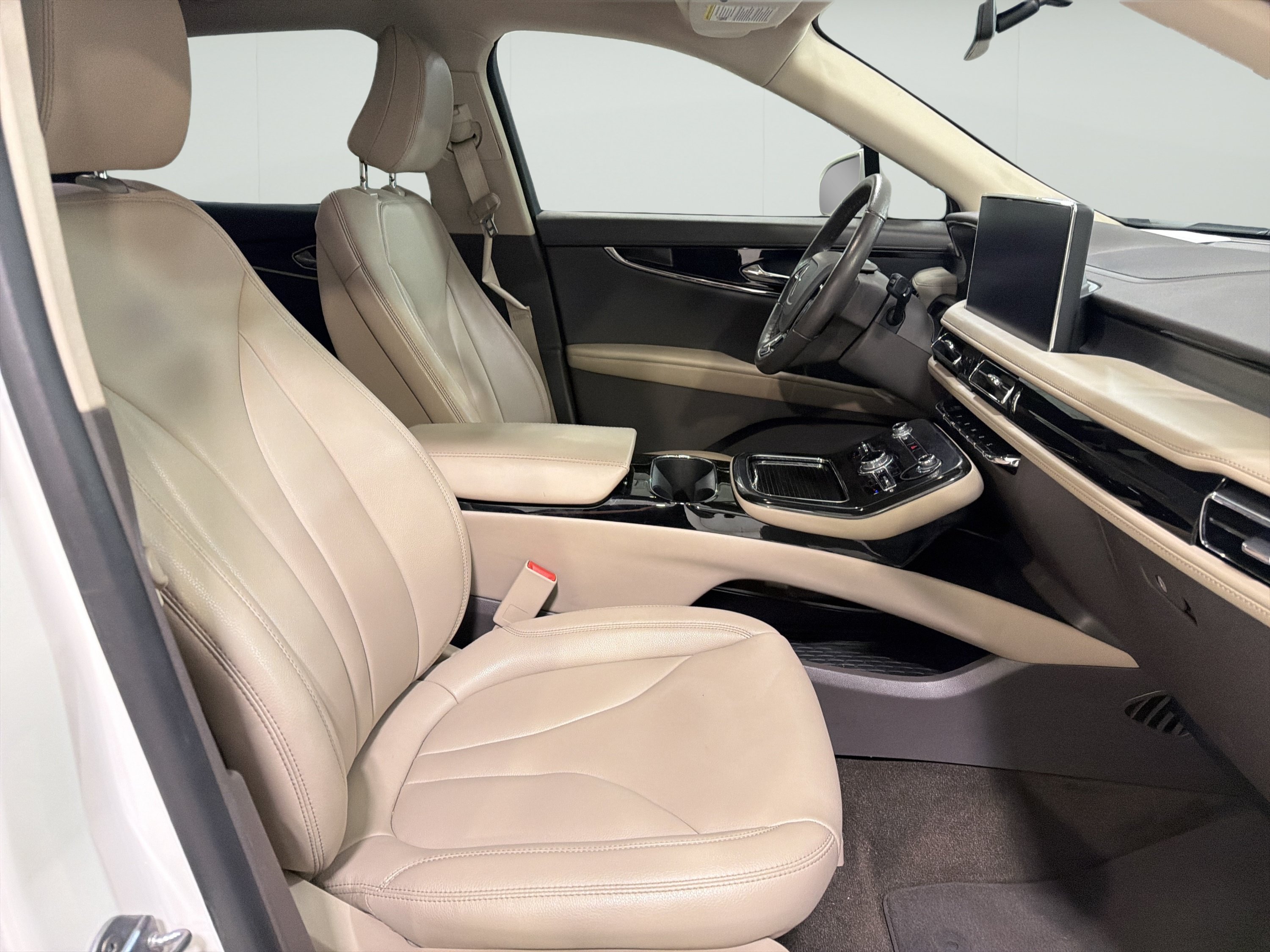 Used 2023 Lincoln Nautilus AWD w/ Premium Package image 12