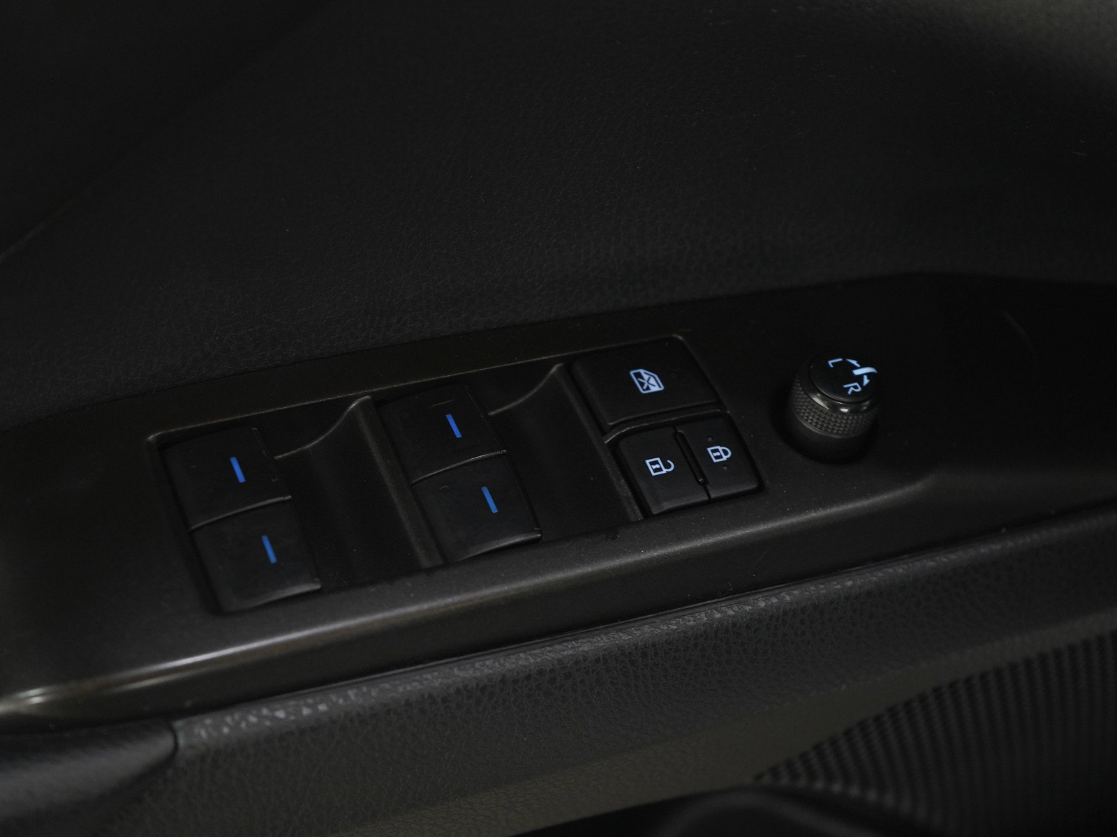 Used 2024 Toyota Camry SE FWD image 19