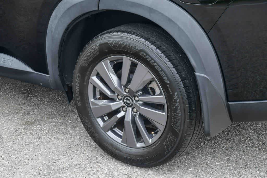 Used 2024 Nissan Pathfinder SV w/ SV Premium Package FWD image 12