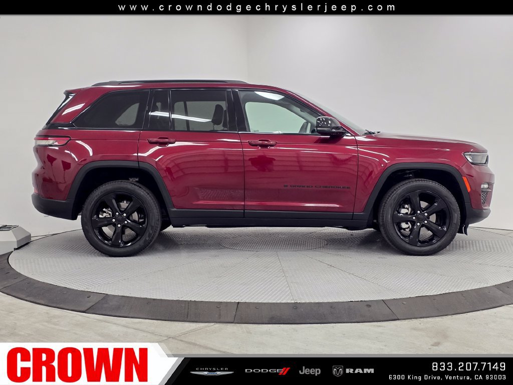 Certified 2024 Jeep Grand Cherokee Limited w/ Black Appearance Package RWD image 8