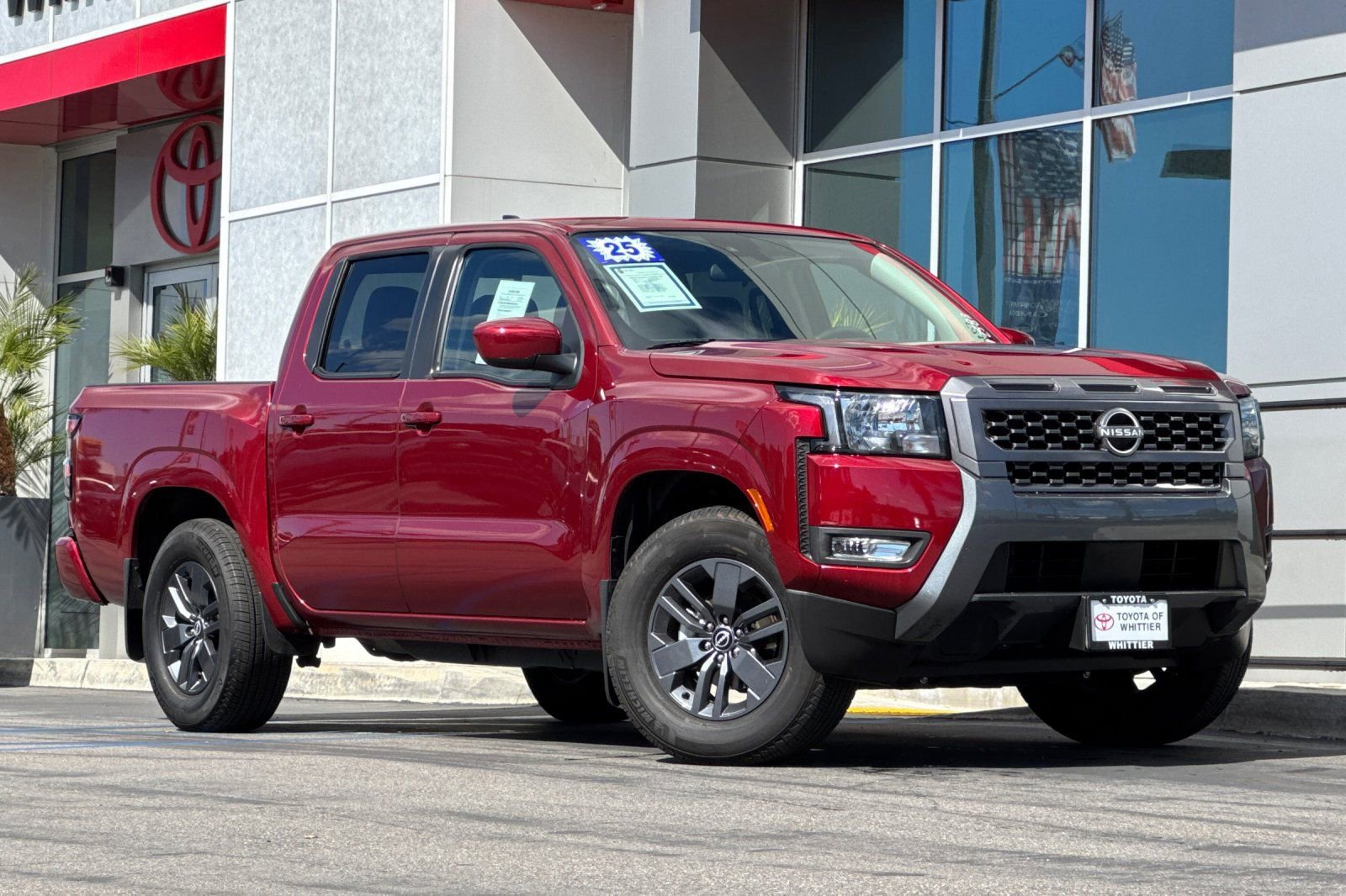Used 2025 Nissan Frontier SV w/ SV Convenience Package image 2