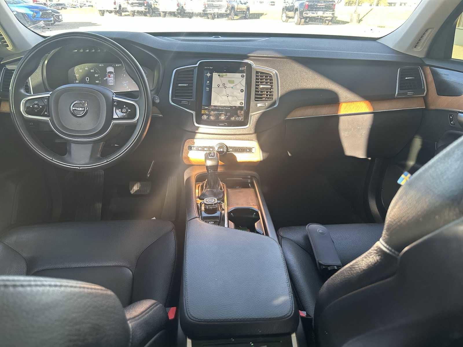 Used 2022 Volvo XC90 T6 Momentum w/ Climate Package image 21