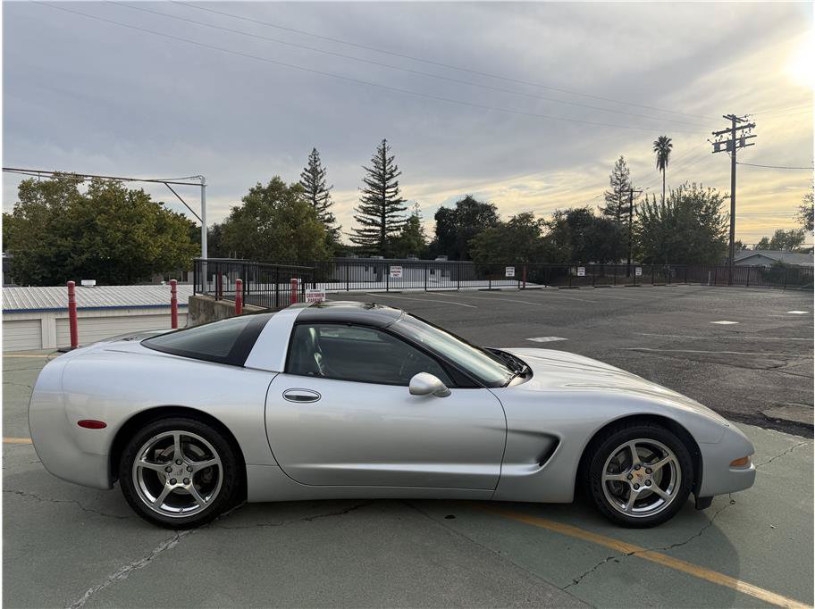 Used 2002 Chevrolet Corvette Coupe RWD image 6