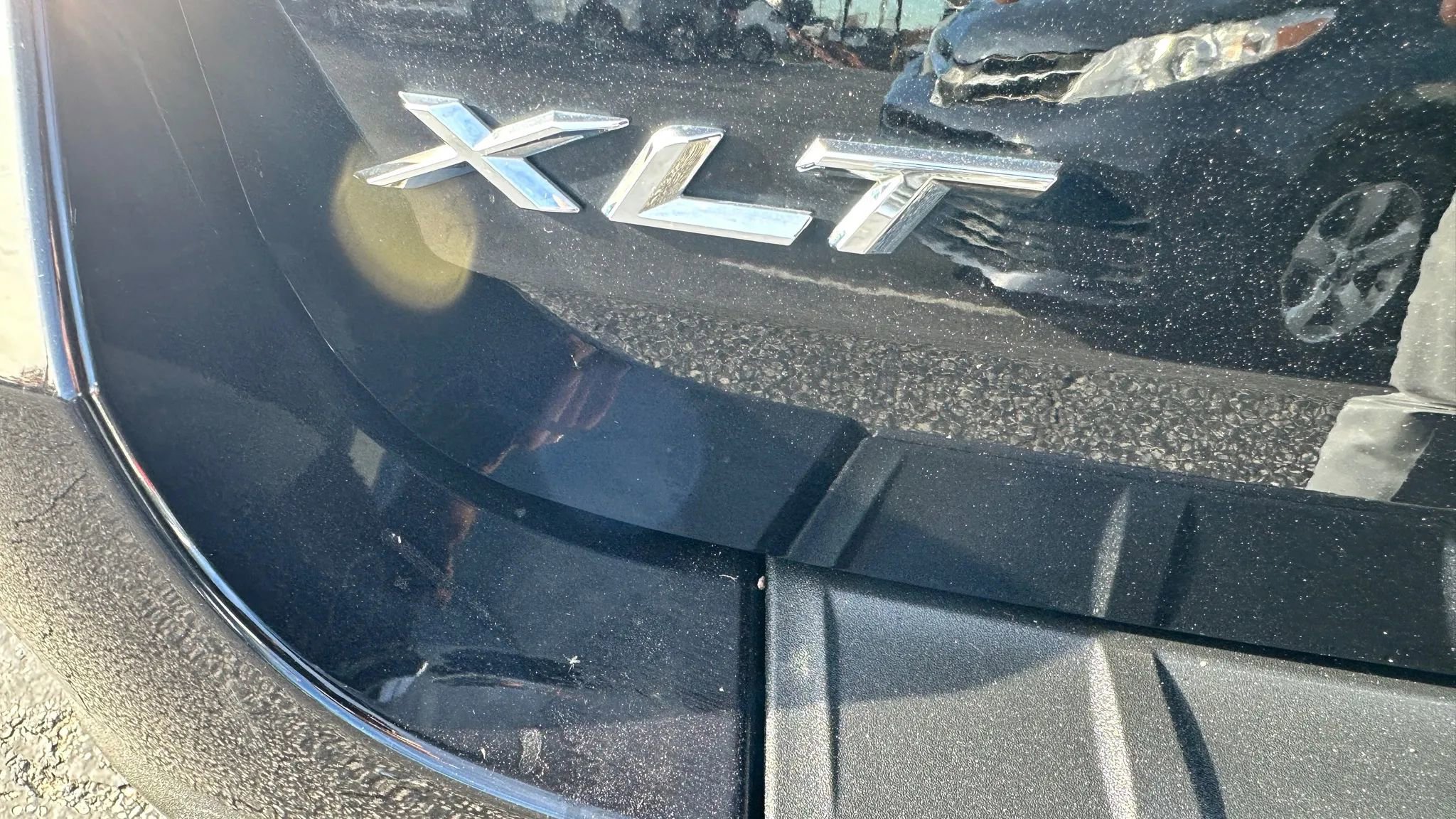 Used 2021 Ford Explorer XLT w/ Equipment Group 202A image 9