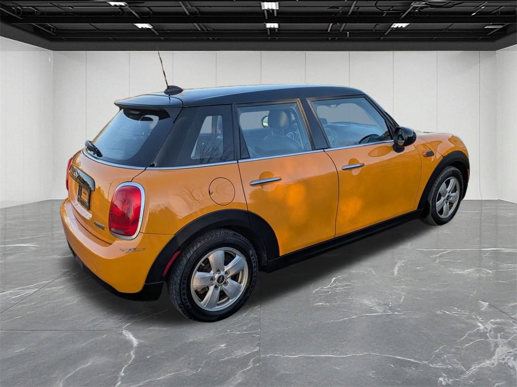 Used 2017 MINI Cooper 4-Door Hardtop image 5