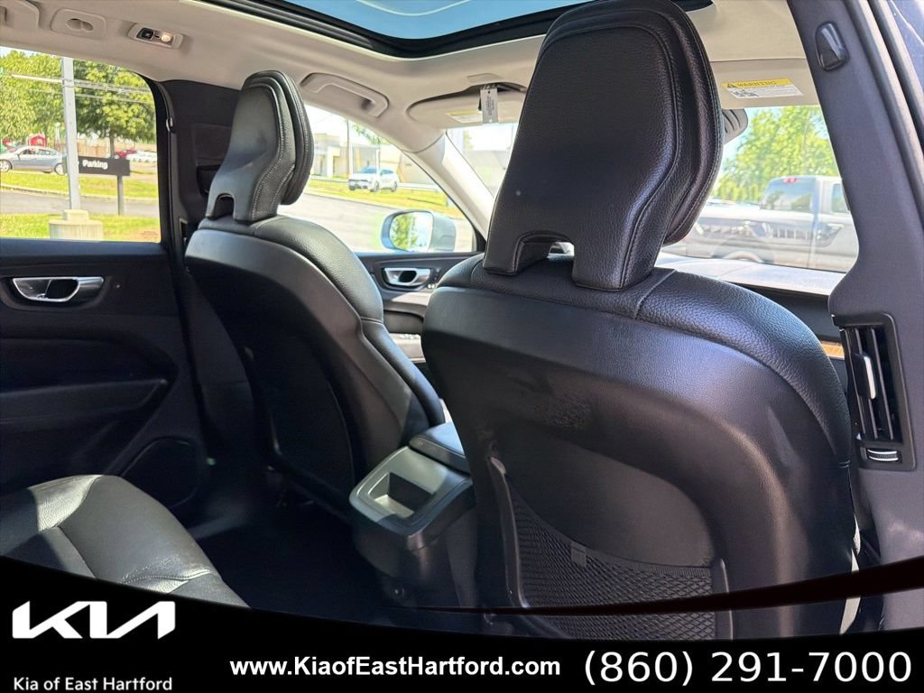 Used 2021 Volvo XC60 T5 Momentum AWD/4WD image 14
