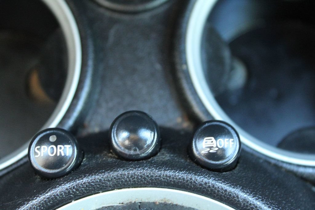 Used 2011 MINI Cooper Convertible FWD image 24