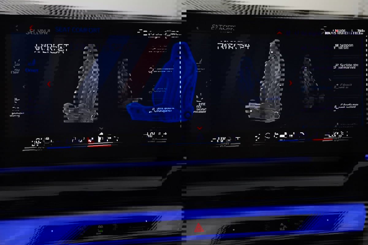 Used 2025 BMW M5 w/ Carbon Package image 57